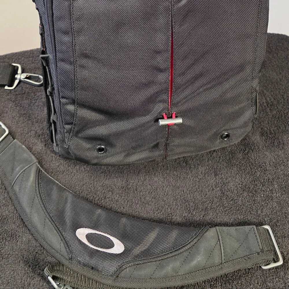 OAKLEY Industrial Tactical Field Gear Vertical Computer Laptop Bag